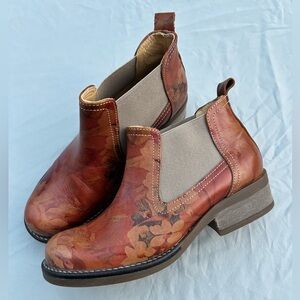 Floral Leather Ankle Boots Size 9 NEW!!